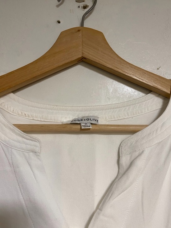 ROSE + OLIVE White Short Sleeve Blouse – Women’s Medium - Picture 7 of 9